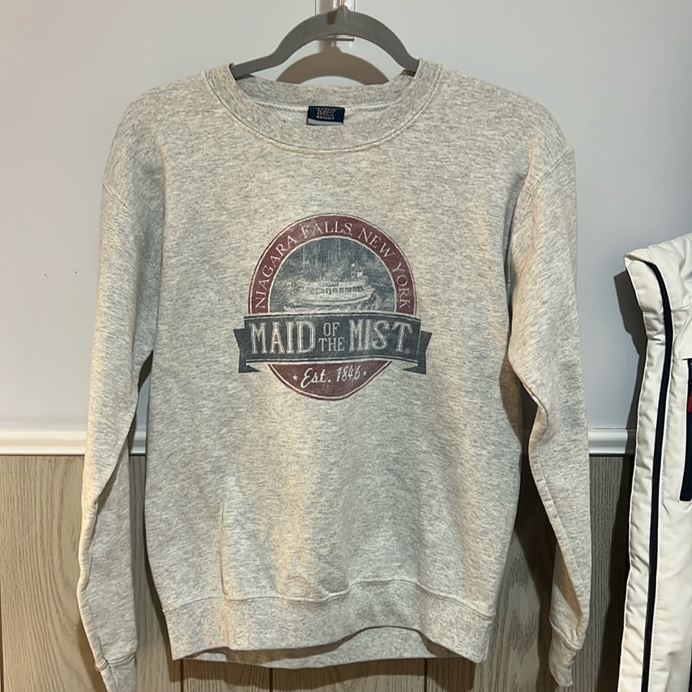 Women’s small Maid of the Mist crew neck.